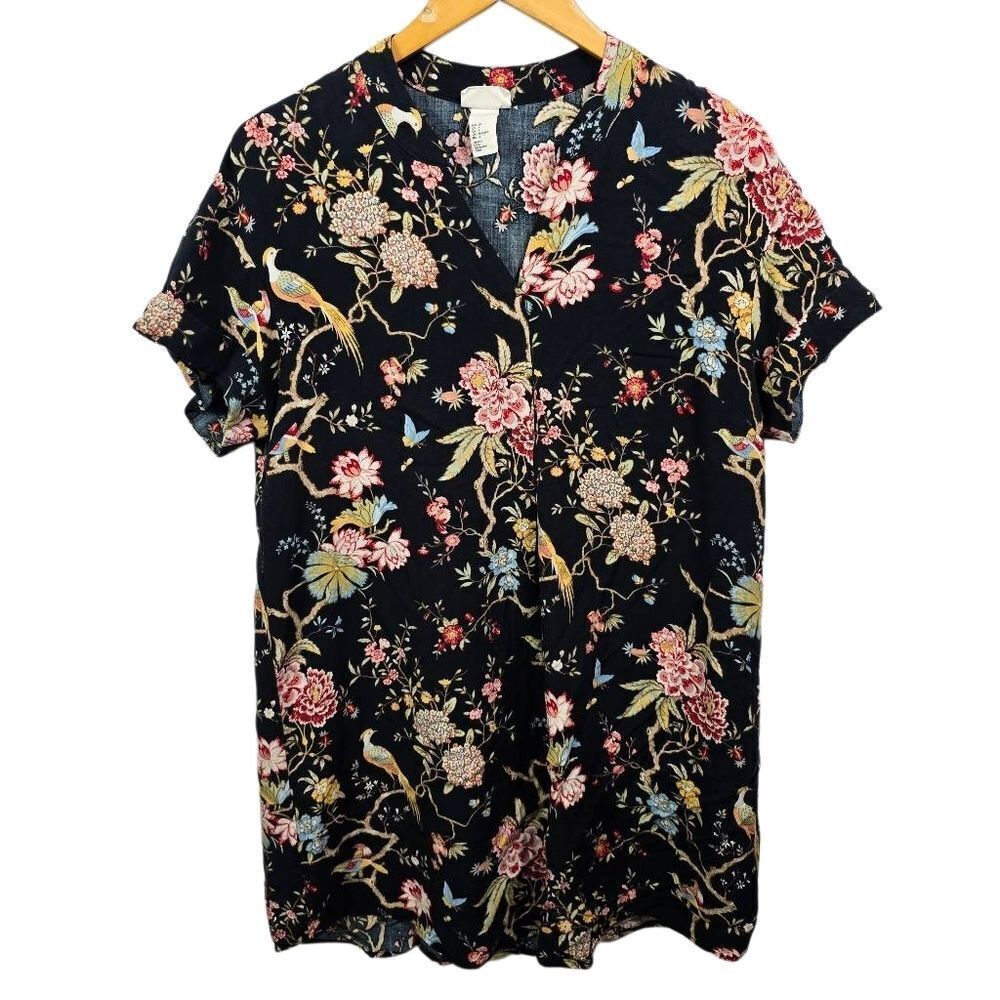 H&M Black Floral Bird Print Dress – V-Neck, Short Sleeve Size 4